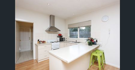 Comfortable and Convenient Single Level Living - Photo 3