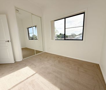 Airconditioned 3 Bedroom 2.5 Bathroom modern duplex with double car... - Photo 5