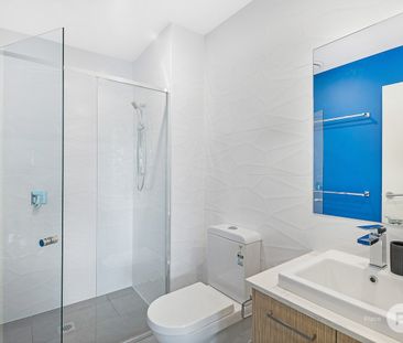 Massive Two Bedroom Apartment Close to Everything! - Photo 4