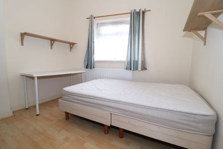 Llanbleddian Gardens, Cathays - Photo 2