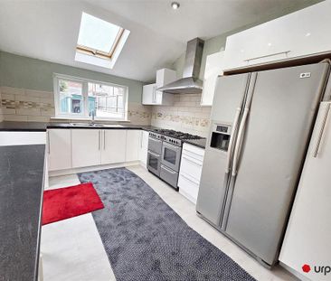 3 bedroom terraced house to rent - Photo 3