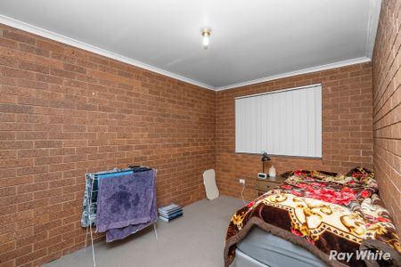 Charming & Convenient 2 Bedroom Unit - Photo 3