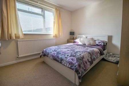Hornsey Gardens, Swindon, Swindon, SN3 - Photo 3