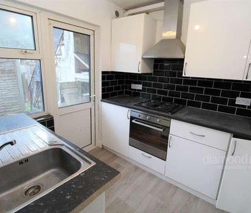 The Crescent, Harlington, UB3 - Photo 1