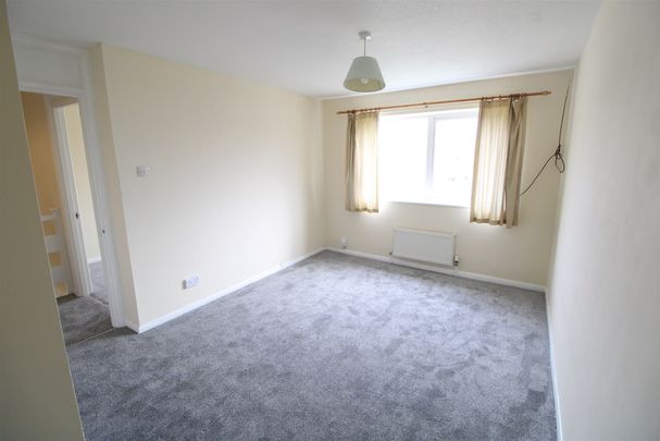 Rosalind Close, Colchester - Photo 1