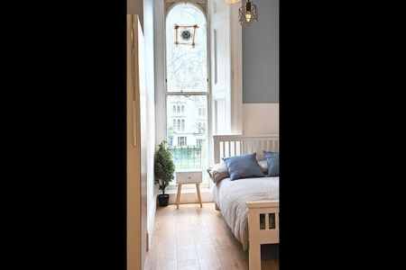 Studio Flat, Kensington Gardens Square, W2 - Photo 3