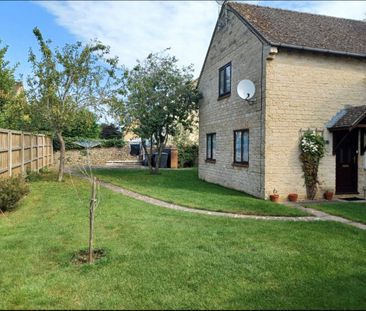 A spacious one bedroom flat situated close to town centre. Short te... - Photo 4