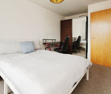 4 Bed Terraced House, New England Street, BN1 - Photo 2