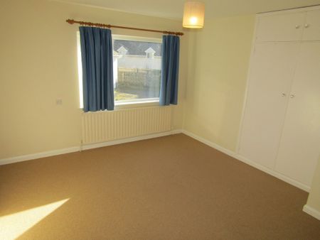 3 bed Bungalow - To Let - Photo 3