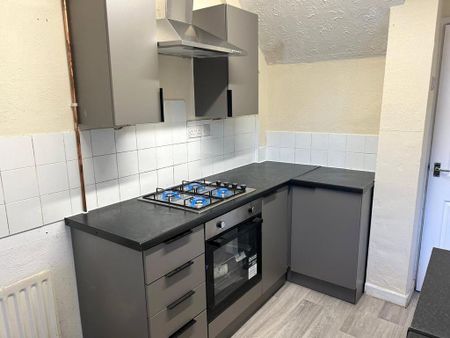 2 bedroom terraced house to rent - Photo 4