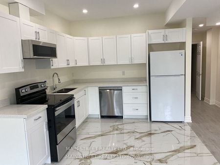 For Lease - 50 Sharonview Crescent Unit# unit #2, East Gwillimbury, Ontario - Photo 3