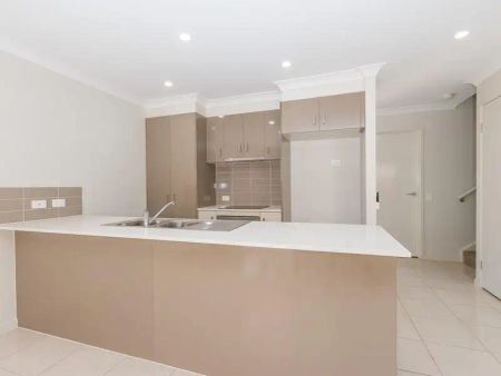 “BEAUTIFUL,ELEVATED POSITION WITH BREEZES AND VIEWS $600 PER WEEK” - Photo 4