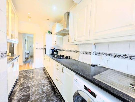 Queensbury Road, London, NW9 - Photo 1