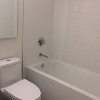 Great Location - 2 Rooms $2400/m - Photo 4