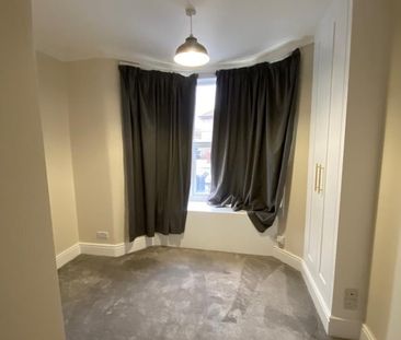 1 Bed Flat, St. Johns Lane, BS3 - Photo 2