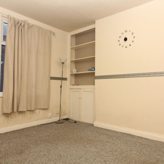 2 Bedroom Mid Terraced House - Photo 1