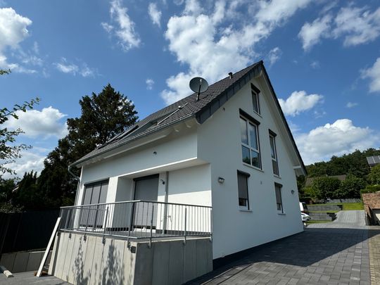 Modernes freistehendes Einfamilienhaus zur Miete - Foto 1