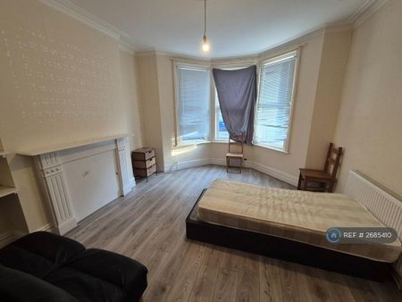 1 bedroom flat to rent - Photo 2