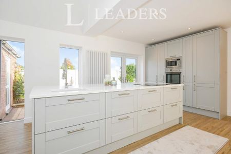 4 bedroom bungalow to rent - Photo 3