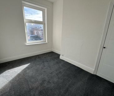 Chanterlands Avenue - Photo 4