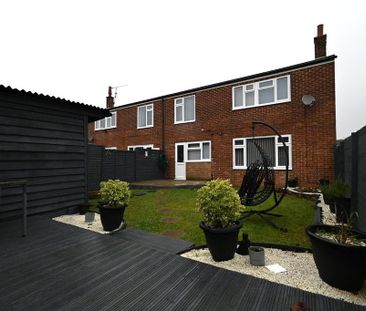 3 bedroom end of terrace house to rent - Photo 4