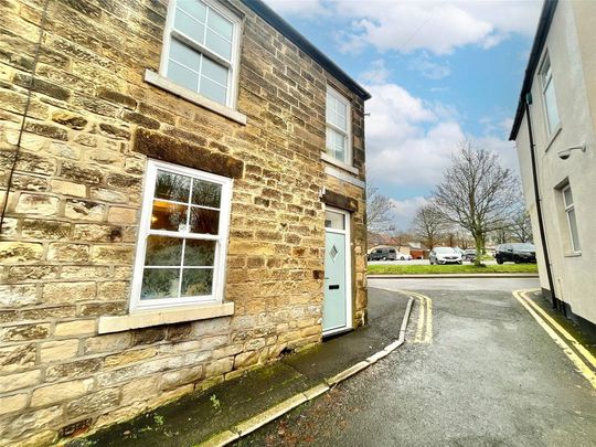 2 bedroom end of terrace house to rent - Photo 1