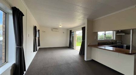 Don't Miss out........ Merrilands three bedroom - Photo 2