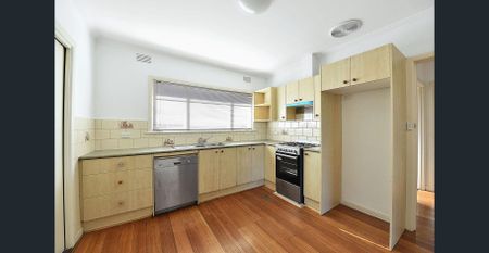 Comfortable Living in a Quiet Court Location - Photo 3