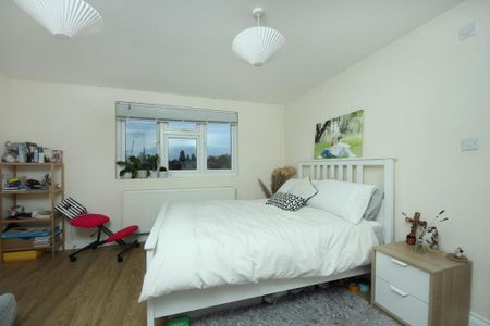 3 bedroom flat to rent - Photo 5
