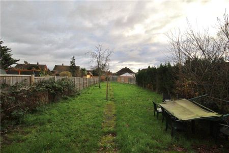 1 bedroom in a house share to rent - Photo 2