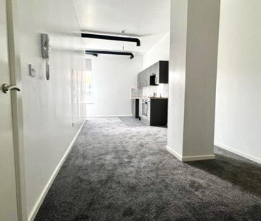1 bedroom Flat To Let - Photo 3