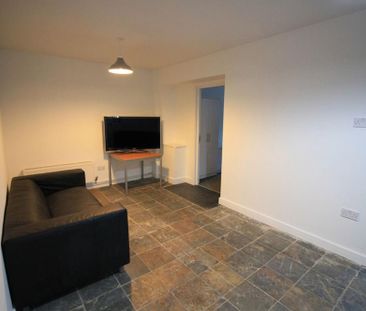 4 bedroom semi-detached house to rent - Photo 2