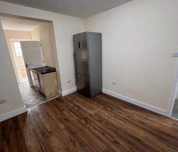 2 Bed Flat, Dersingham Avenue, E12 - Photo 6