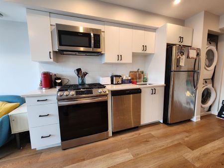 689 Churchill Avenue North - 301 - Photo 3