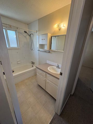 Townhouse in Whitehorn - Photo 3