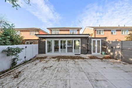 5 bedroom detached house to rent - Photo 4