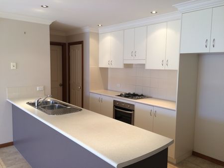 3 Bedroom Home In Popular Eastern View Estate - Photo 2