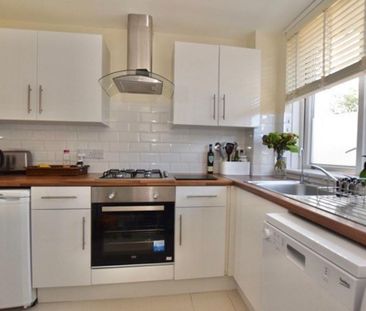 4 bedroom flat to rent - Photo 6