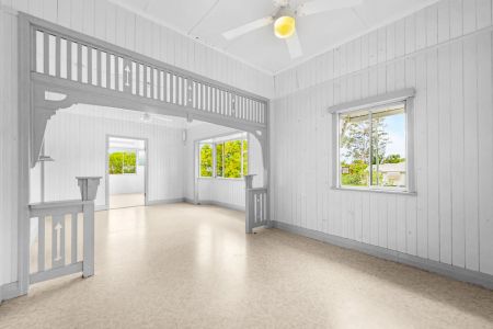 Beautiful family home on a spacious corner block. - Photo 2