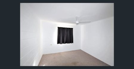 Tidy Two Bedroom Unit - Photo 2