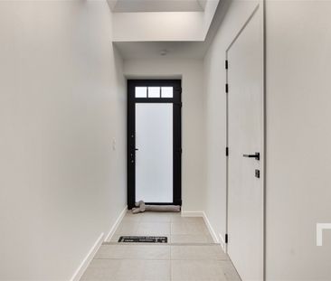 Volledig gerenoveerd, compact huis in Vlamertinge. - Foto 5