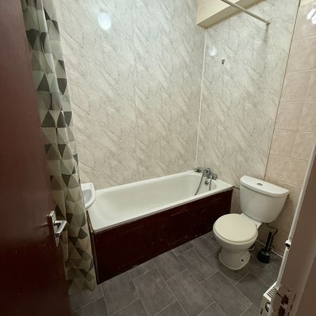 1 Bed Flat, Lea Bridge Road, E10 - Photo 4