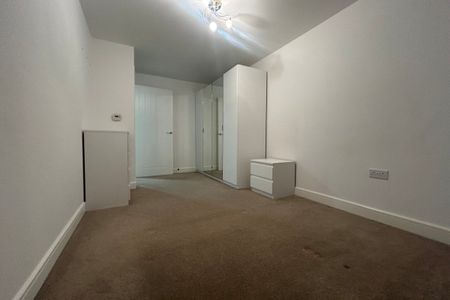 Bridge Road East, WELWYN GARDEN CITY - Photo 2