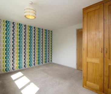 2 bedroom end of terrace house to rent - Photo 4