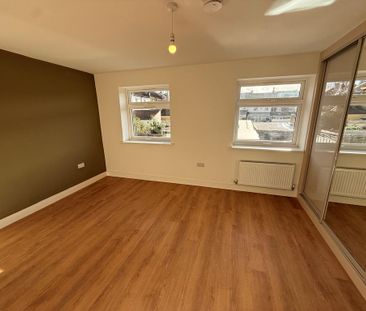 3 bedroom apartment to rent - Photo 4