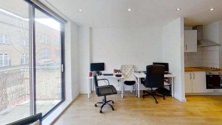 2 bedroom flat to rent - Photo 2