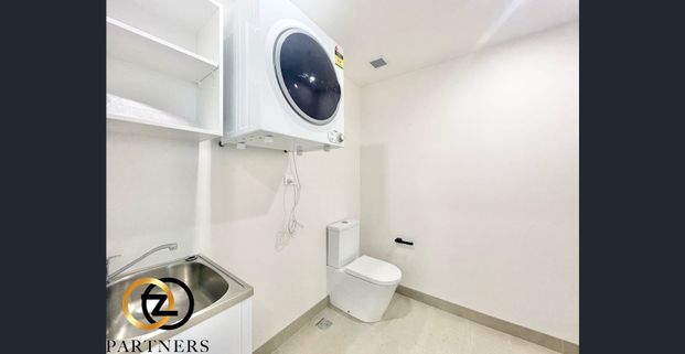 East facing& auto blinds - Photo 1