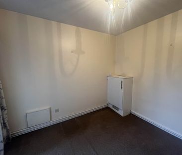 Price £950 pcm - Available Now - Unfurnished - Photo 4