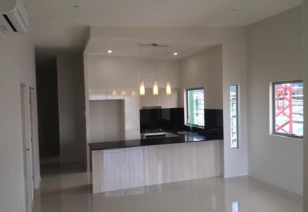 Modern Apartment with Stunning Views – Sky Gardens Building - Photo 5