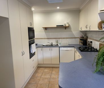 Three bedroom single story Townhouse. - Photo 3